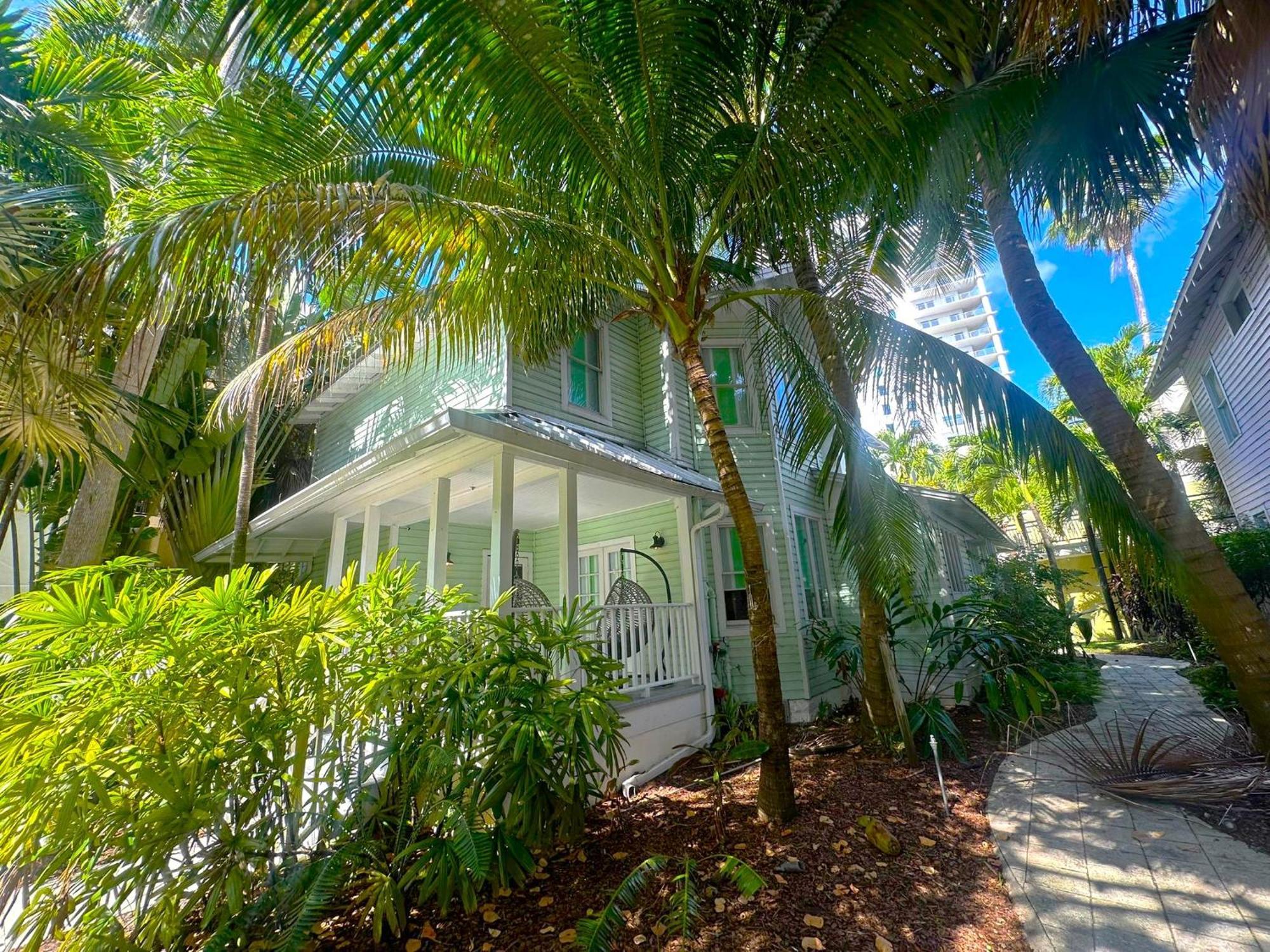 Miami River Inn By Renzzi Екстериор снимка
